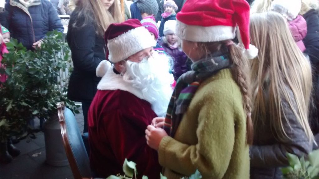 der Nikolaus bei den Kindern, Bild aus 2016